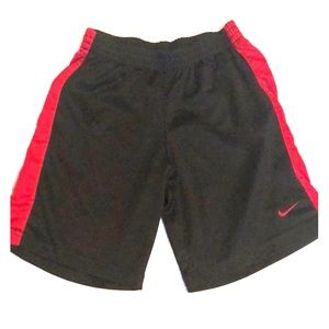 NIKE black/red boys size 7 shorts
